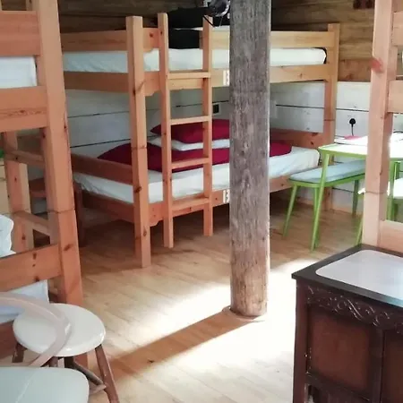 Eden's Yard Backpackers *