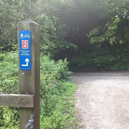 Eden's Yard Backpackers * St Austell